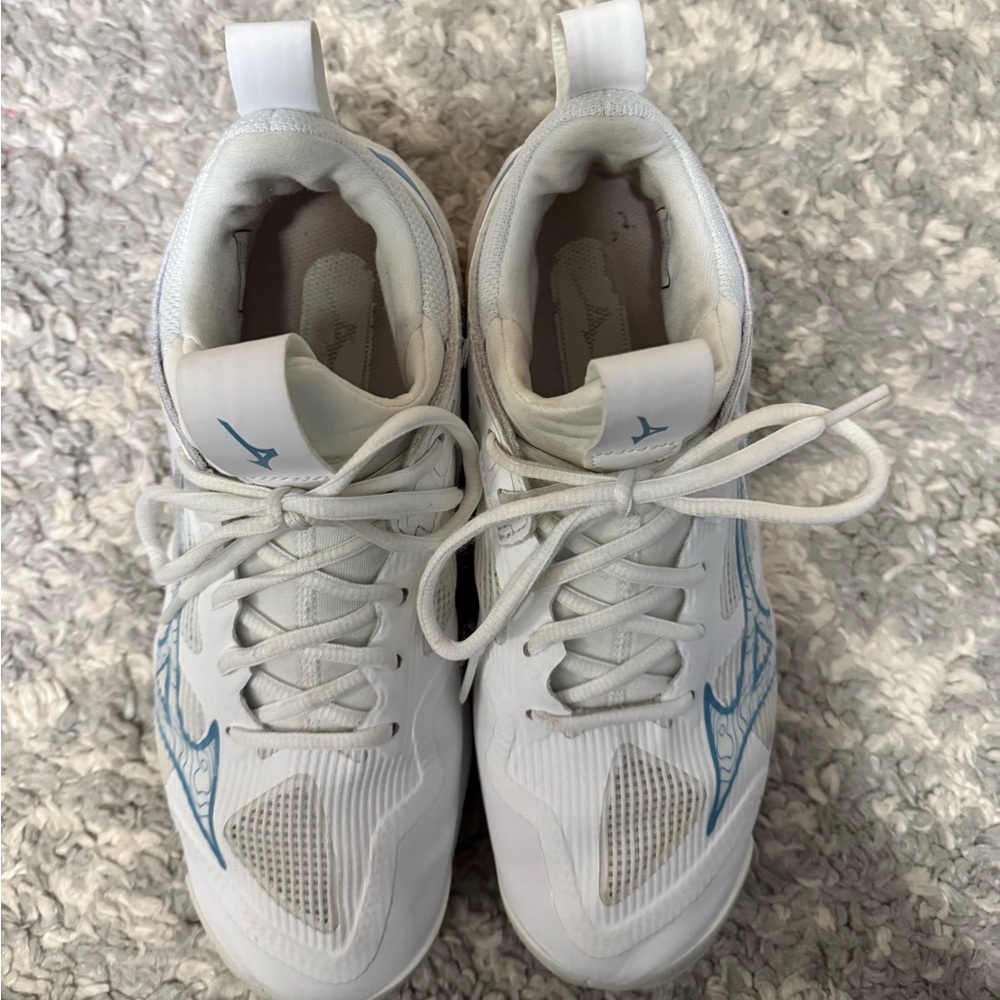 Women’s size 8 Mizuno Wave Momentum 3 volleyball shoes - Picture 4 of 4